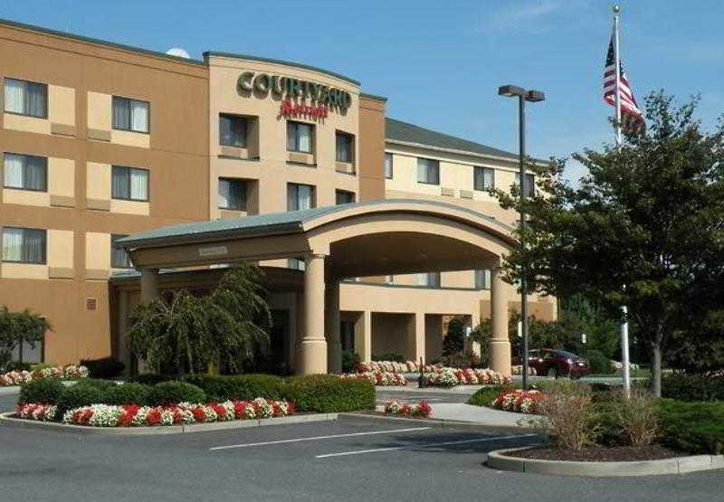 Courtyard By Marriott Salisbury Hotel Exterior foto