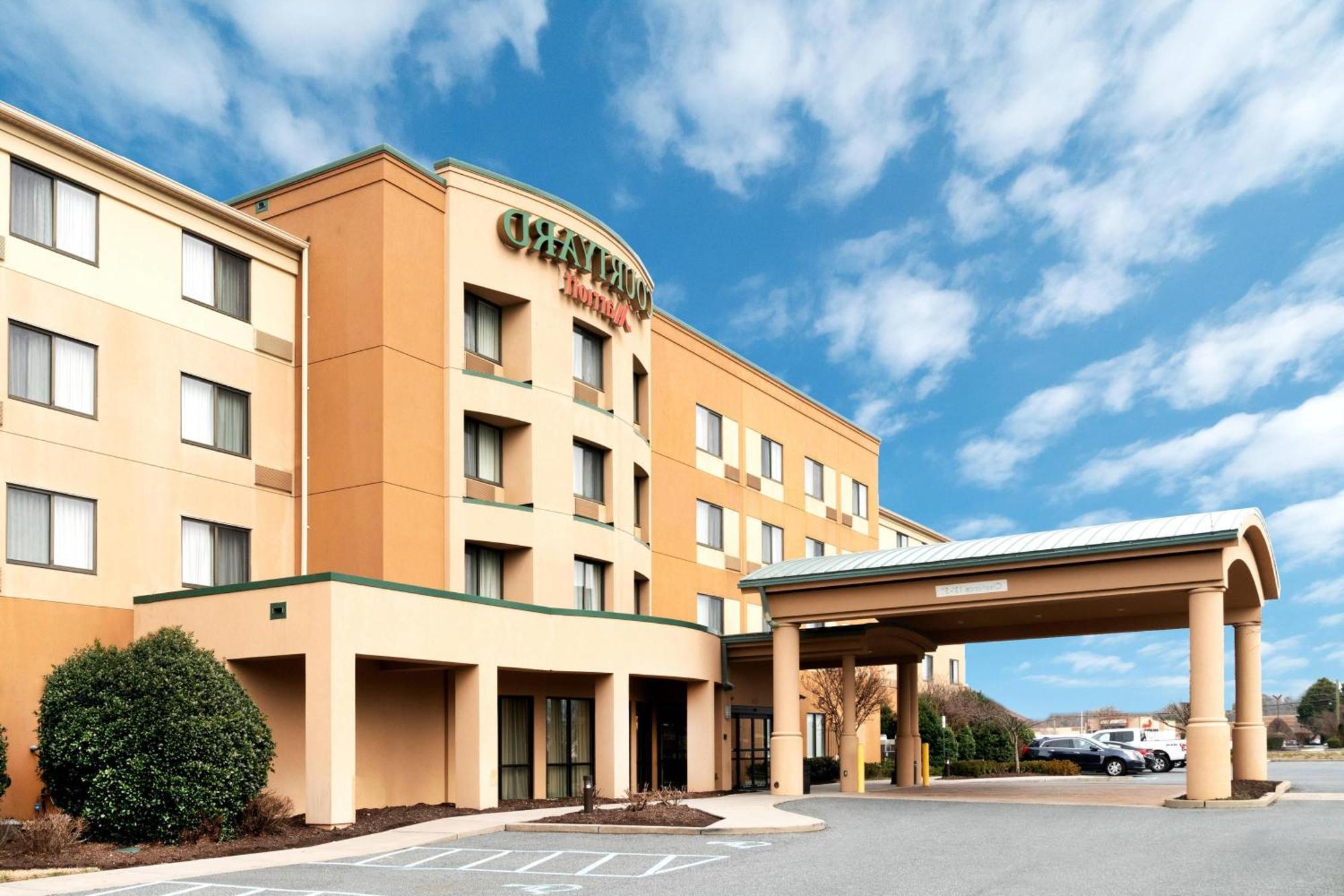 Courtyard By Marriott Salisbury Hotel Exterior foto